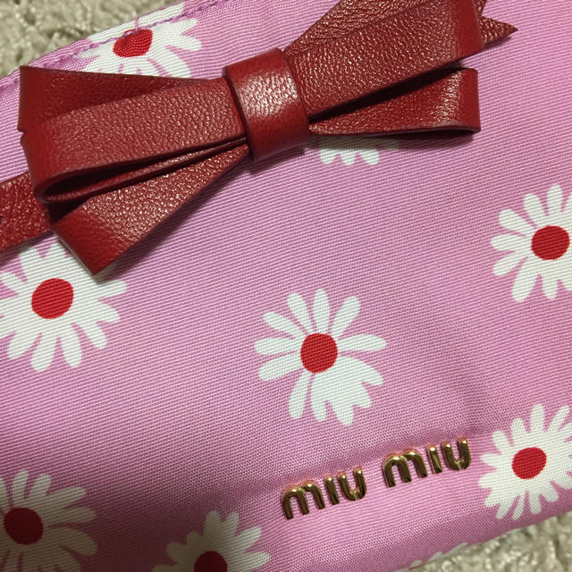 miumiu(ミュウミュウ)の❤︎ゆゆ様　専用　ミュウミュウ　マーガレット リボン ポーチ❤︎ レディースのファッション小物(ポーチ)の商品写真