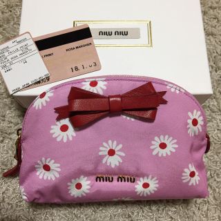 ミュウミュウ(miumiu)の❤︎ゆゆ様　専用　ミュウミュウ　マーガレット リボン ポーチ❤︎(ポーチ)