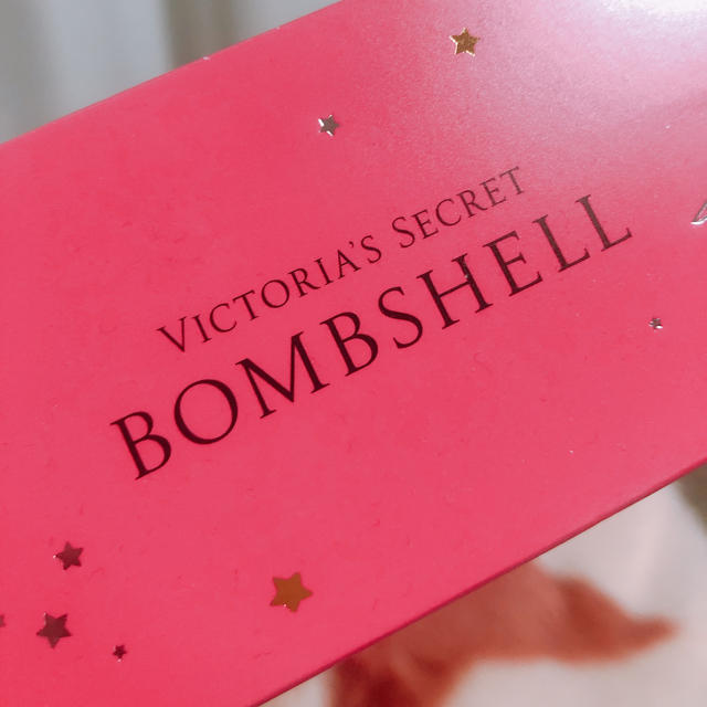 Victoria's Secret(ヴィクトリアズシークレット)のVictoria's secret BOMB SHELL 香水 コスメ/美容の香水(香水(女性用))の商品写真