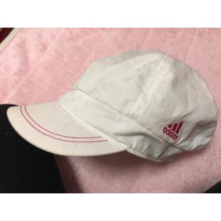 アディダス(adidas)の【専用品】アディダス✨ロゴピンク❤白キャスケット(キャスケット)