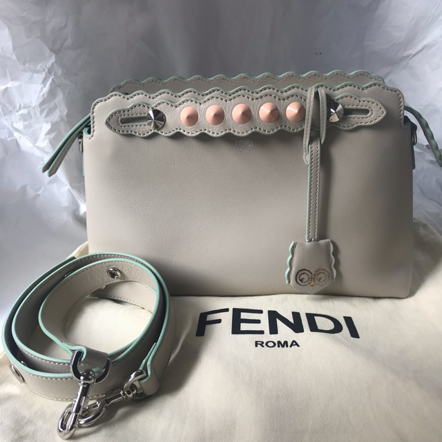 レディース美品 FENDI フェンディ バイザウェイ ショルダーバッグ スタッズ