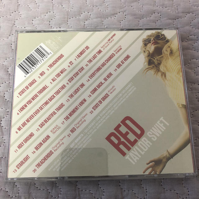 RED☆テイラースウィフト エンタメ/ホビーのCD(ポップス/ロック(洋楽))の商品写真