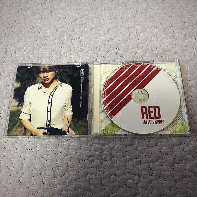 RED☆テイラースウィフト エンタメ/ホビーのCD(ポップス/ロック(洋楽))の商品写真