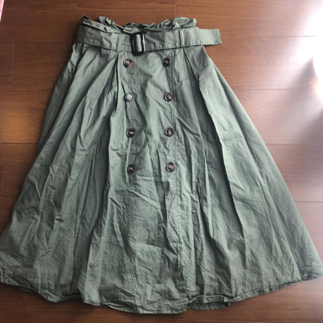 AS KNOW AS(アズノウアズ)のカーキ ミモレ丈スカート レディースのスカート(ロングスカート)の商品写真