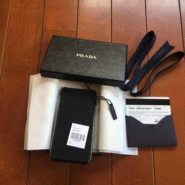 新品未使用‼️✨PRADA iPhoneカバー✨