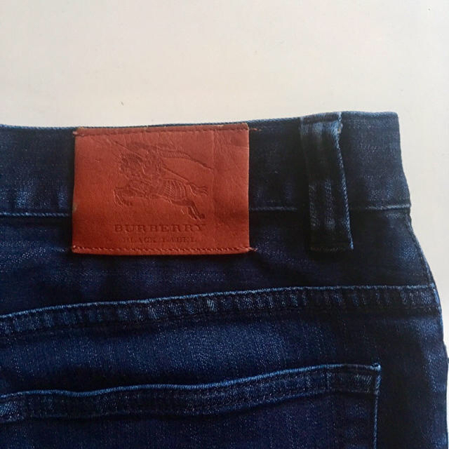 BURBERRY BLACK LABEL(バーバリーブラックレーベル)のBurberry バーバリーブラックレーベル スキニーデニム ジーンズ メンズのパンツ(デニム/ジーンズ)の商品写真