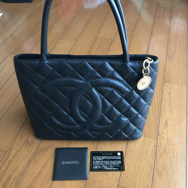 半額】 CHANEL - CHANEL シャネル キャビアスキン 復刻 トートバッグ