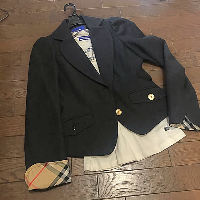 BURBERRY BLUE LABEL(バーバリーブルーレーベル)のバーバリーブルーレーベル ブレザーと白シャツ レディースのジャケット/アウター(テーラードジャケット)の商品写真