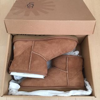 アグ(UGG)のUGG ブーツ クラシック ミニ 新品未使用(ブーツ)