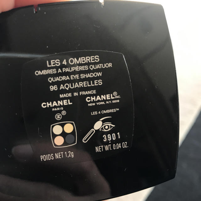 CHANEL(シャネル)のCHANEL アイシャドウ 新品 コスメ/美容のベースメイク/化粧品(アイシャドウ)の商品写真