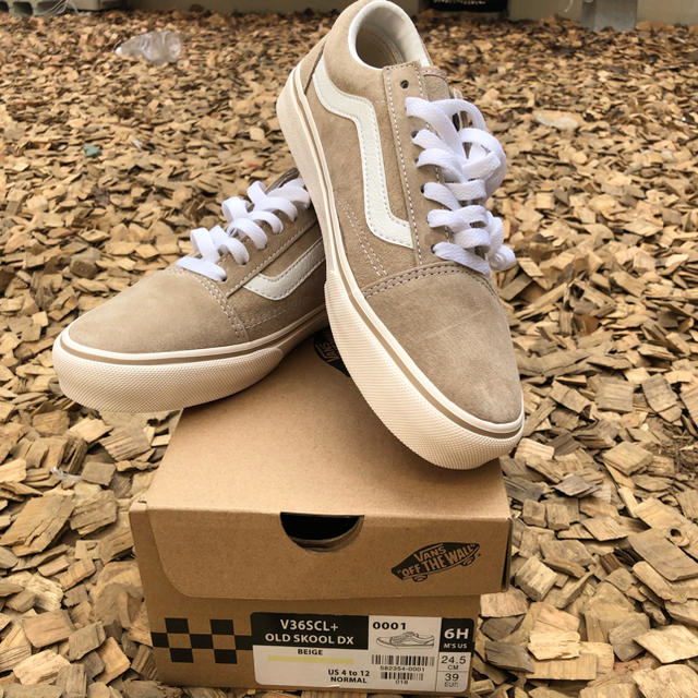 VANS(ヴァンズ)のVANS オールドスクール ベージュ  24.5 OLD SKOOL DX レディースの靴/シューズ(スニーカー)の商品写真