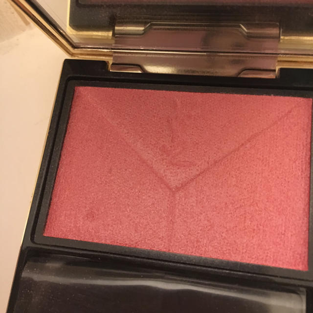 Yves Saint Laurent Beaute(イヴサンローランボーテ)のYSLブラッシュクチュールチーク☆09ロゼラヴァリエール コスメ/美容のベースメイク/化粧品(チーク)の商品写真