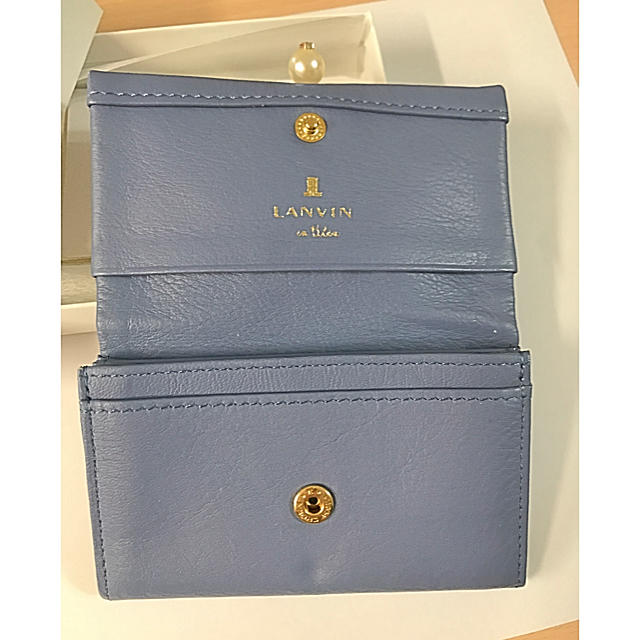 LANVIN en Bleu(ランバンオンブルー)の新品未使用保管品 LANVIN en Bleu シャペル パール 名刺入 ブルー レディースのファッション小物(名刺入れ/定期入れ)の商品写真