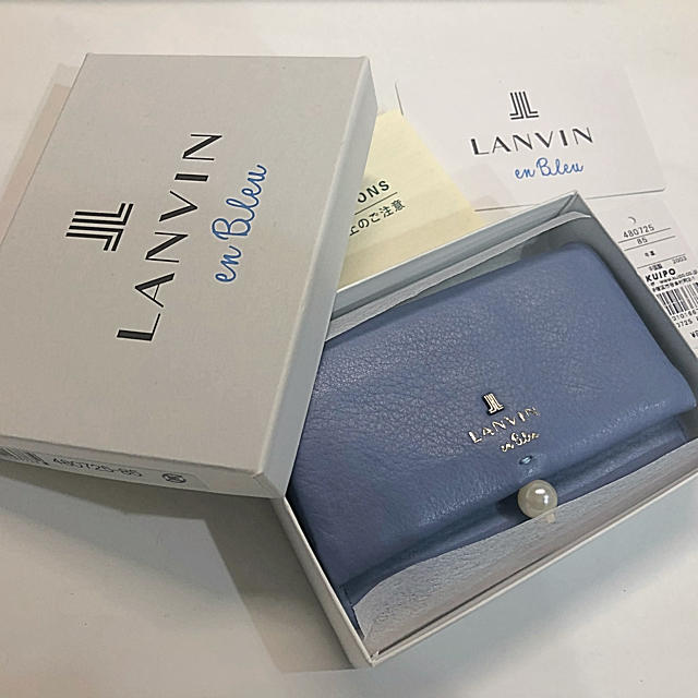 LANVIN en Bleu(ランバンオンブルー)の新品未使用保管品 LANVIN en Bleu シャペル パール 名刺入 ブルー レディースのファッション小物(名刺入れ/定期入れ)の商品写真