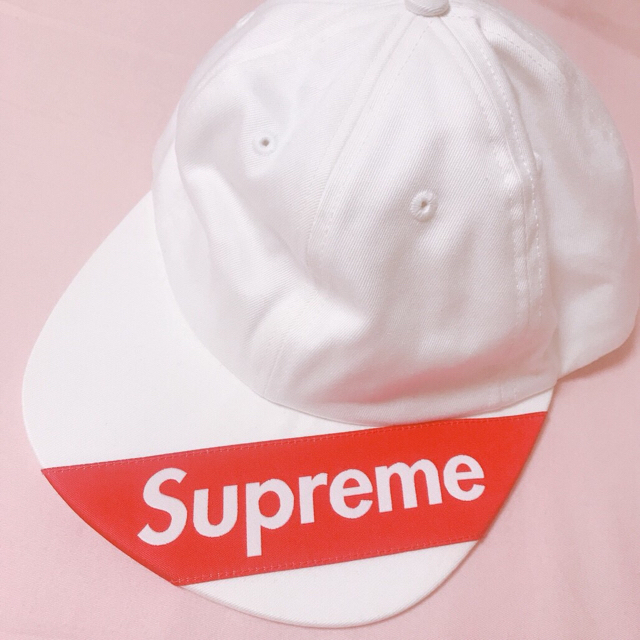 Supreme(シュプリーム)のVisor Label 6-Panel 白 supremb レディースの帽子(キャップ)の商品写真