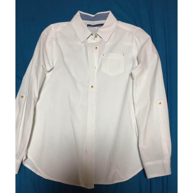 白い長袖シャツ レディースのトップス(シャツ/ブラウス(長袖/七分))の商品写真