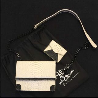 Alice+Olivia(ショルダーバッグ)のフリマアイテム一覧 Alice+Olivia(ショルダーバッグ)のフリマアイテム一覧