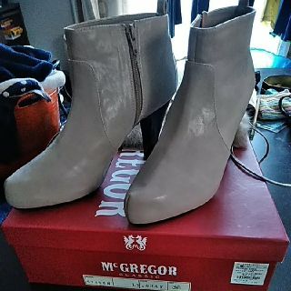 マックレガー(McGREGOR)のMcGREGORマックレガー レザーブーツ 36 ライトグレー 美品(ハイヒール/パンプス)