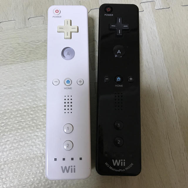 Wii(ウィー)のWii コントローラー エンタメ/ホビーのゲームソフト/ゲーム機本体(家庭用ゲーム機本体)の商品写真