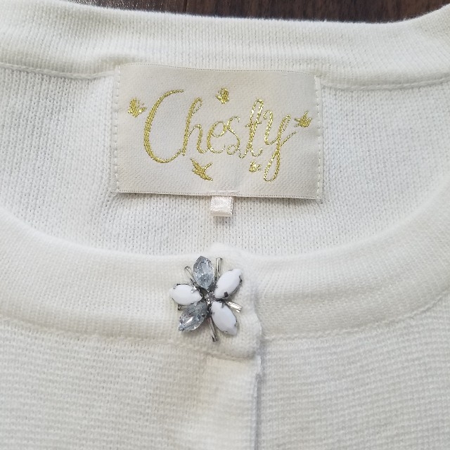 Chesty(チェスティ)の専用です♡美品♡チェスティ 1 オフホワイト ビジュー ボタン カーディガン レディースのトップス(カーディガン)の商品写真