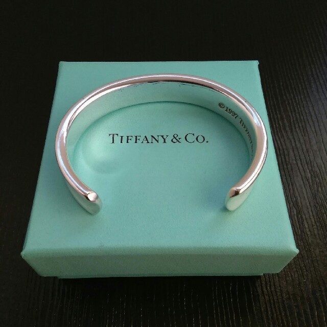 Tiffany & Co.(ティファニー)のTiffany バングル  《正規品》   美品    レディースのアクセサリー(ブレスレット/バングル)の商品写真