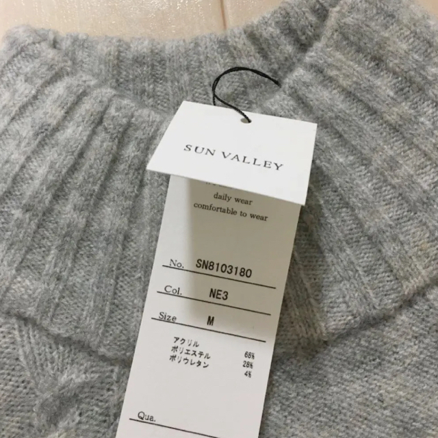 SUNVALLEY(サンバレー)の【新品】SUN VALLEY ケーブル編みハイネックセーター  レディースのトップス(ニット/セーター)の商品写真