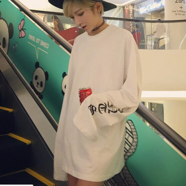 在庫わずか❤️格安❤️白XL❤️スーパーロングスリーブ Tシャツ ロンT 長袖 メンズのトップス(Tシャツ/カットソー(七分/長袖))の商品写真