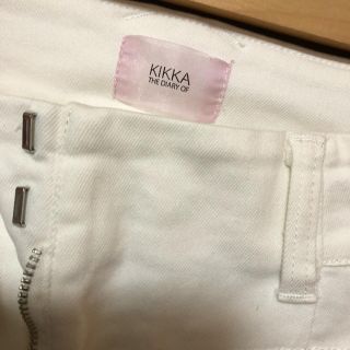 キッカザダイアリーオブ(KIKKA THE DIARY OF)のwhite denim(スキニーパンツ)