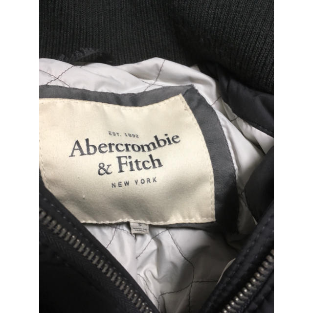 Abercrombie&Fitch(アバクロンビーアンドフィッチ)の本物Abercrombie & Fitch グレー系美ラインダウンジャケットS レディースのジャケット/アウター(ダウンジャケット)の商品写真