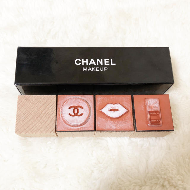 CHANEL(シャネル)のシャネル スタンプ 3つプラス朱肉 ハンドメイドの文具/ステーショナリー(はんこ)の商品写真