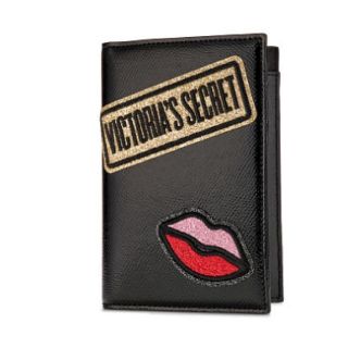 ヴィクトリアズシークレット(Victoria's Secret)のクーポン期間限定値下げ！ヴィクトリアシークレット新品パスポートカバー(旅行用品)