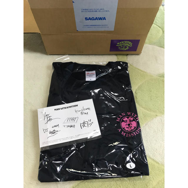 MAN WITH A MISSION(マンウィズアミッション)の【新品・未使用マンウィズTシャツ】ジェントルウルフ・オマケ付き エンタメ/ホビーのタレントグッズ(ミュージシャン)の商品写真