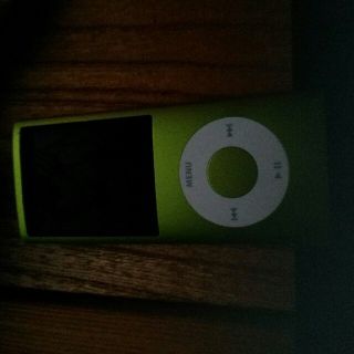 アイポッドタッチ(iPod touch)のipod nano 8GB(ポータブルプレーヤー)