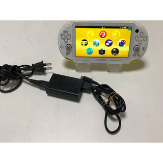 PlayStation Vita - PS VITA ビータ PCH-2000 本体＆充電器付 稼動品 ...