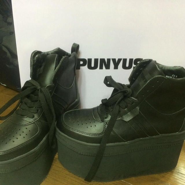 PUNYUS 厚底スニーカー ブラック