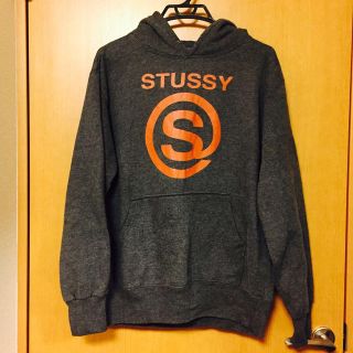 ステューシー(STUSSY)のSTUSSY フード付きトレーナー(トレーナー/スウェット)