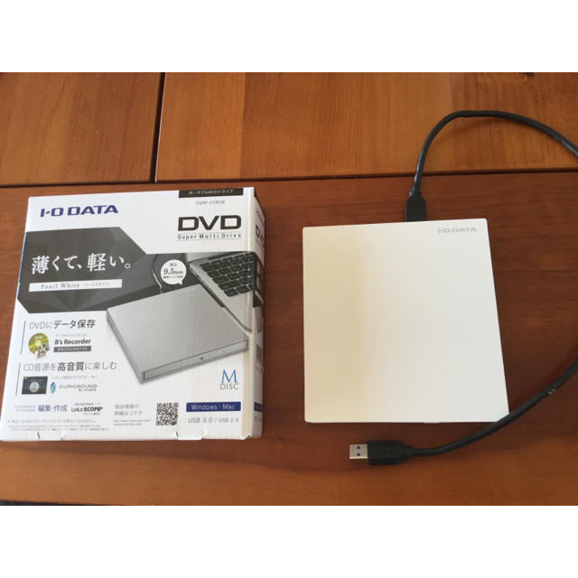 IODATA(アイオーデータ)のポータブルDVDドライブ  DVRP-UT8LW スマホ/家電/カメラのPC/タブレット(その他)の商品写真