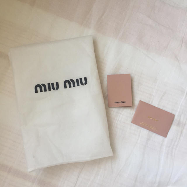 miumiu(ミュウミュウ)のmiumiu かごバッグ レディースのバッグ(かごバッグ/ストローバッグ)の商品写真