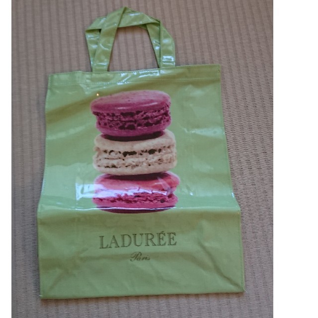 LADUREE(ラデュレ)のラデュレ マカロン ビールバック レディースのバッグ(トートバッグ)の商品写真