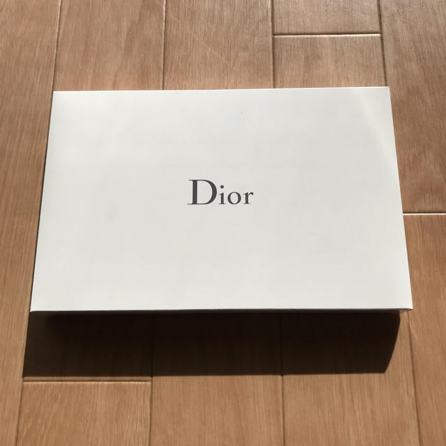 Dior(ディオール)の【新品未使用品】Dior ポーチ 非売品 レディースのファッション小物(ポーチ)の商品写真