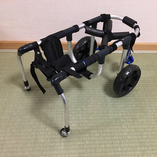 美品】犬用車椅子 歩行器 小型犬用4輪車いす 5kg前後対応-