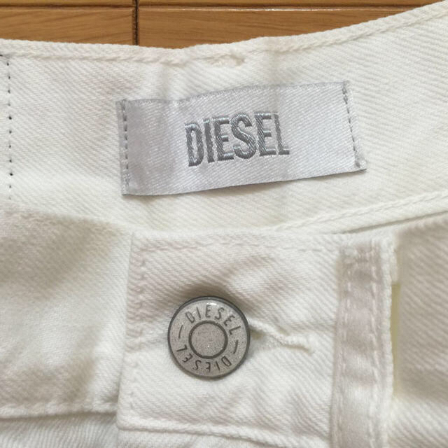 DIESEL(ディーゼル)の2014☆DIESELホワイトショーパン レディースのパンツ(デニム/ジーンズ)の商品写真