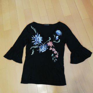 ヴィヴィアンタム(VIVIENNE TAM)のヴィヴィアンタム0刺繍春ニット(カットソー(半袖/袖なし))