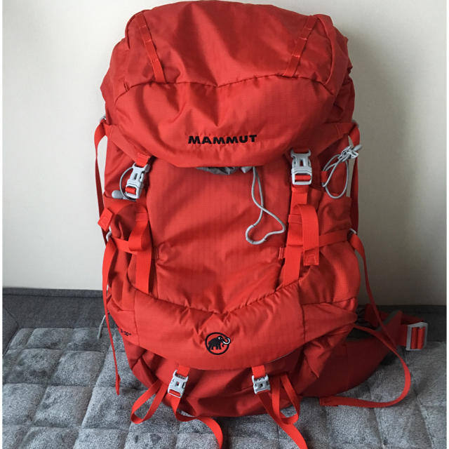 Mammut(マムート)のマムート バックパック Lithium Crest S 30+7L lava スポーツ/アウトドアのアウトドア(登山用品)の商品写真