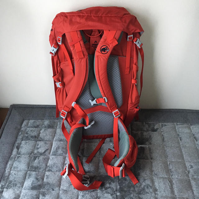 Mammut(マムート)のマムート バックパック Lithium Crest S 30+7L lava スポーツ/アウトドアのアウトドア(登山用品)の商品写真