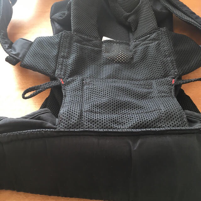 BABYBJORN(ベビービョルン)の【美品】ベビービョルン 抱っこ紐  ONE+ メッシュ素材 キッズ/ベビー/マタニティの外出/移動用品(抱っこひも/おんぶひも)の商品写真