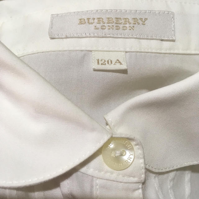 BURBERRY(バーバリー)のみやこ様専用♡BURBERRY♡120♡ブラウス♡白♡フォーマル♡卒園♡入学♡ キッズ/ベビー/マタニティのキッズ服女の子用(90cm~)(ブラウス)の商品写真