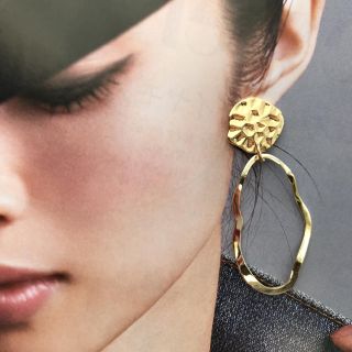 ツチメメタルとオーバルウェーブのピアス イヤリング(ピアス)