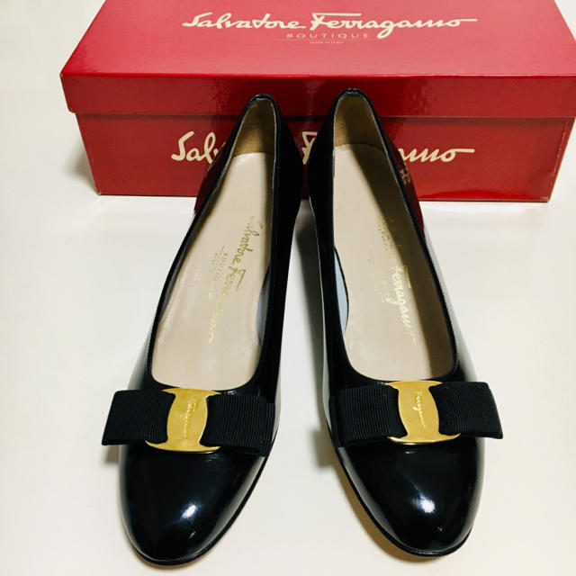 Ferragamo(フェラガモ)のフェラガモ  エナメルリボンパンプス レディースの靴/シューズ(ハイヒール/パンプス)の商品写真