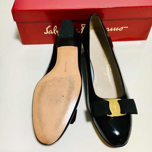 Ferragamo(フェラガモ)のフェラガモ  エナメルリボンパンプス レディースの靴/シューズ(ハイヒール/パンプス)の商品写真